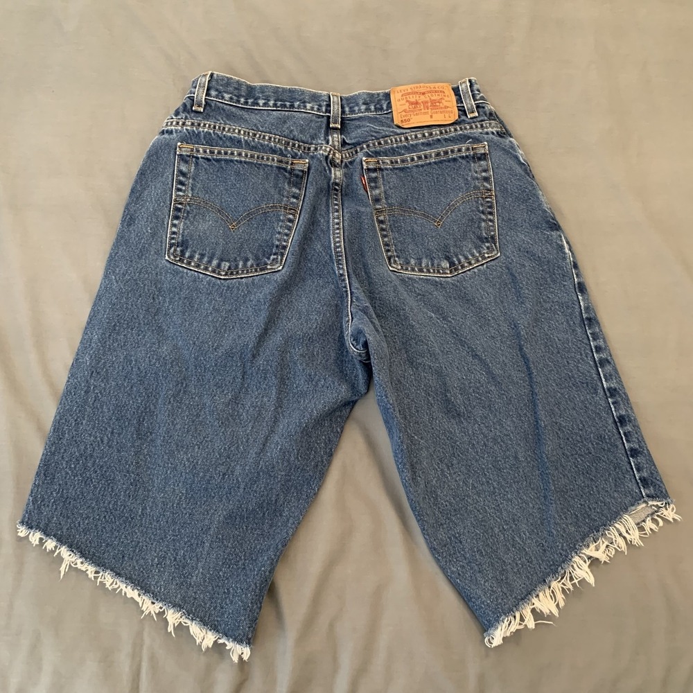 Levis 550 Shorts Womens 14 Large Blue‎ Denim Relaxed Fit Frayed Hem Tapered Leg - Picture 7 of 9